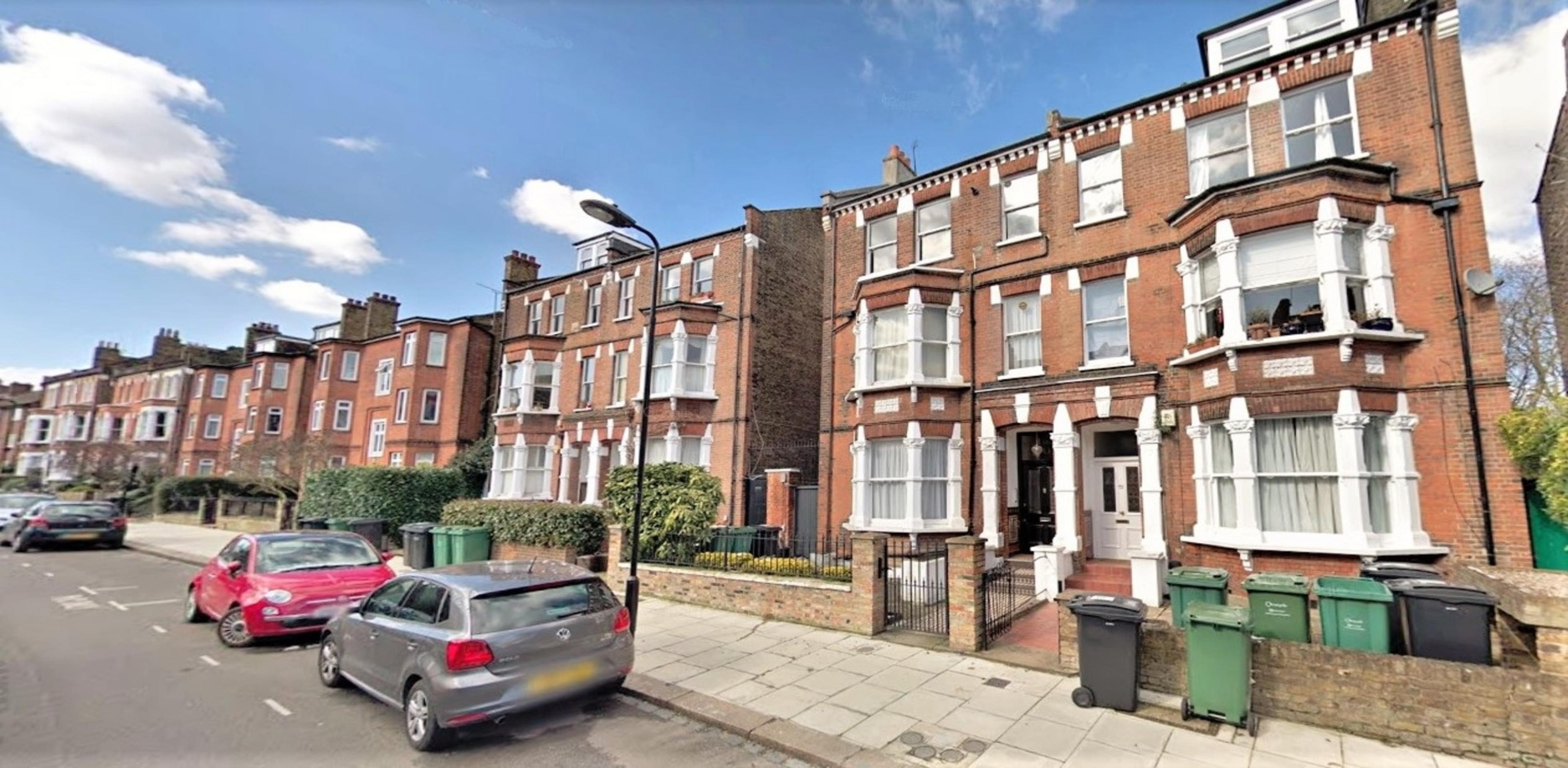 			2 Bedroom, 1 bath, 1 reception Flat			 Savernake Road, BELSIZE PARK NW3